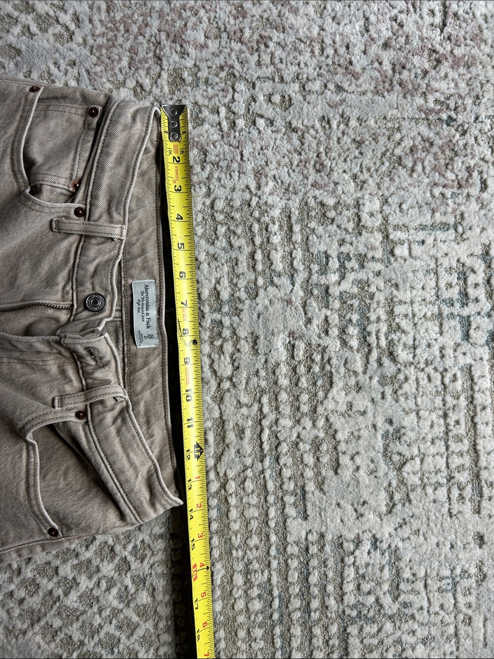 Abercrombie & Fitch Straight-Leg 90’s relaxed high rise Jeans in Light Beige - Picture 6 of 6
